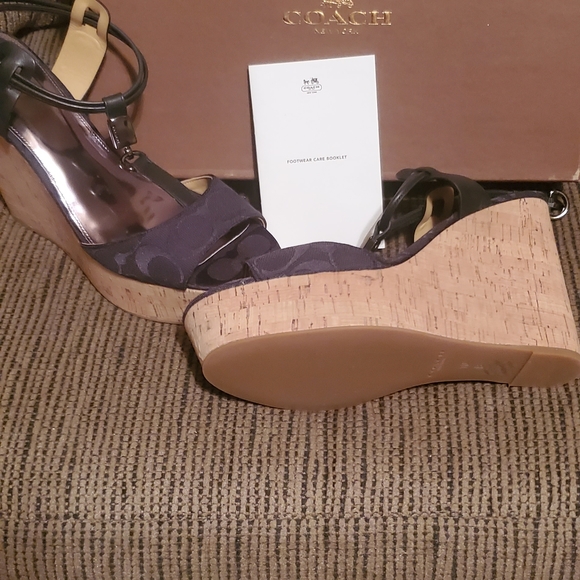 shoes - Picture 3 of 3